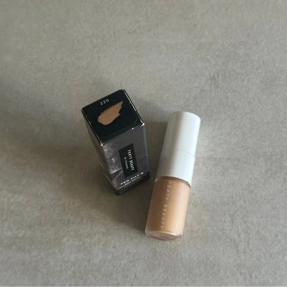 FENTY BEAUTY Pro Filt’r Soft Matte Longwear Foundation Mini - Shade 220